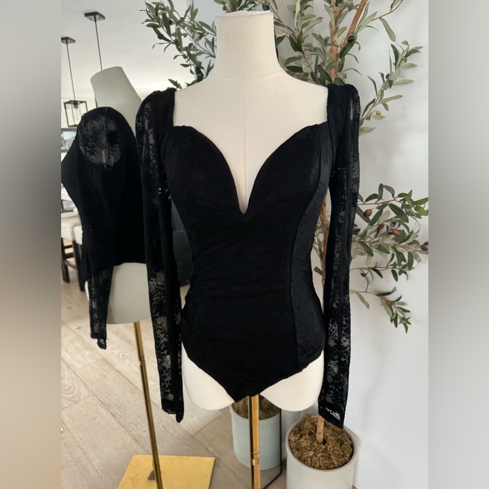NWT | Lulus | Black Lace Long Sleeve Bodysuit